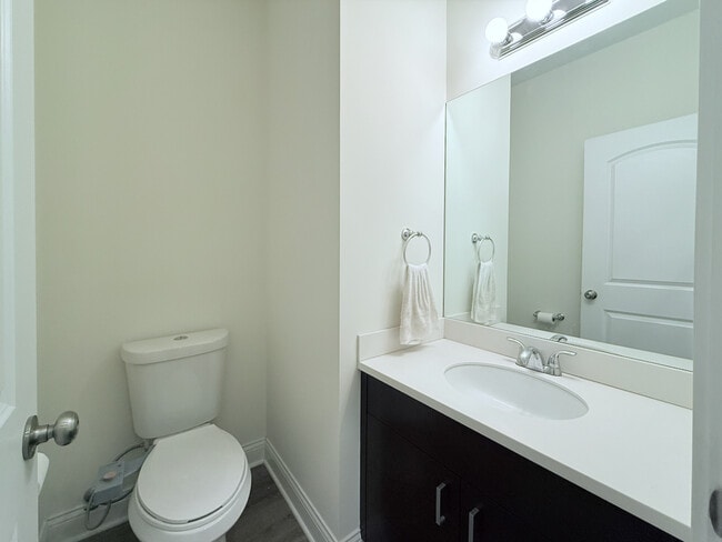 Building Photo - 1750 W North Ave