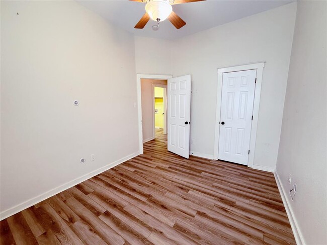 Building Photo - 207 Mollie Dr
