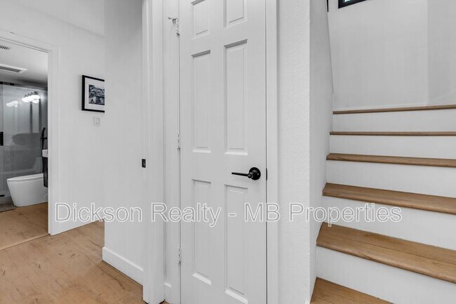 Building Photo - 908 Harold Dr