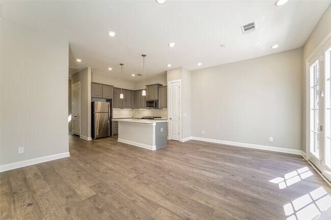 Building Photo - 5106 Royal Heath Dr