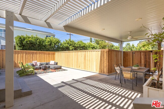 Building Photo - 3544 Gardenia Ave
