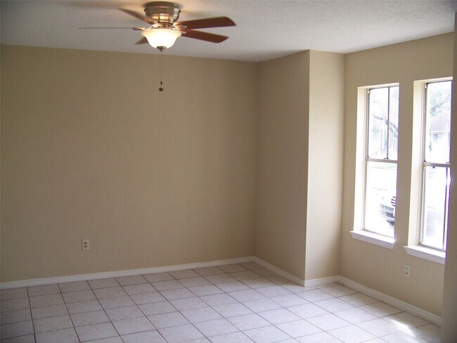 Building Photo - 4742 Tain Dr