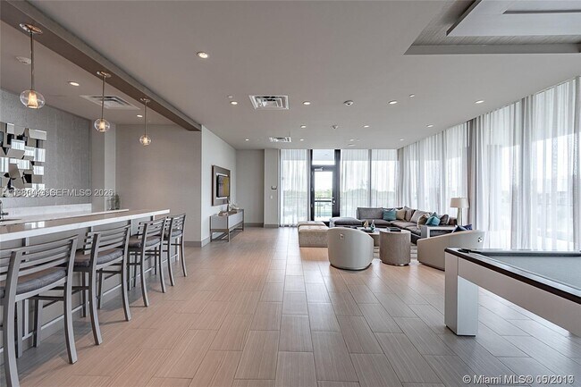 Building Photo - 5300 Paseo Blvd