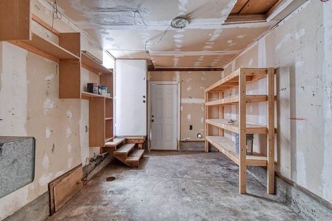 Building Photo - 2 bedroom/1 bathroom - Centrally Located in Norman!!