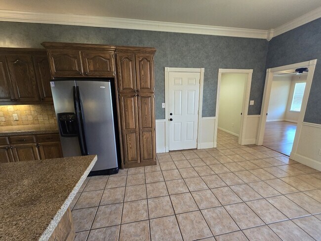 Building Photo - 15298 Wagon Wheel Cir