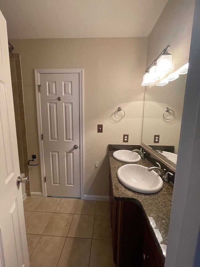 Building Photo - Chesterfield Heights