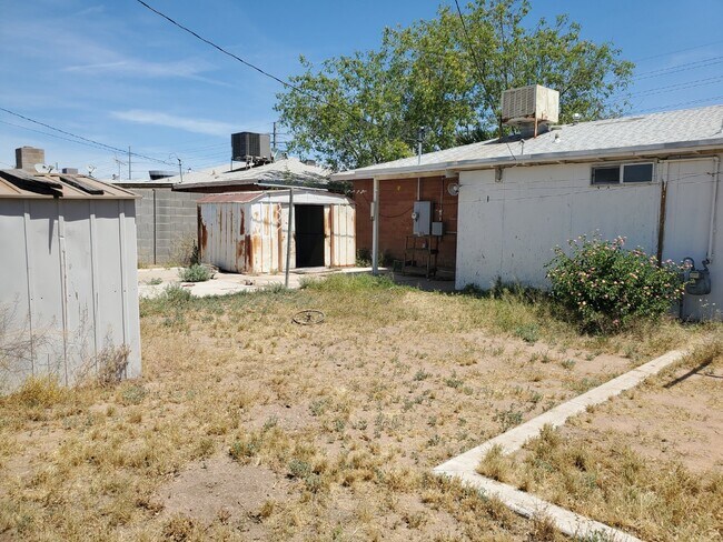 Building Photo - Move In Ready: Charming 3-Bed, 2-Bath Home in Camelback East - Available October 1, 2024!