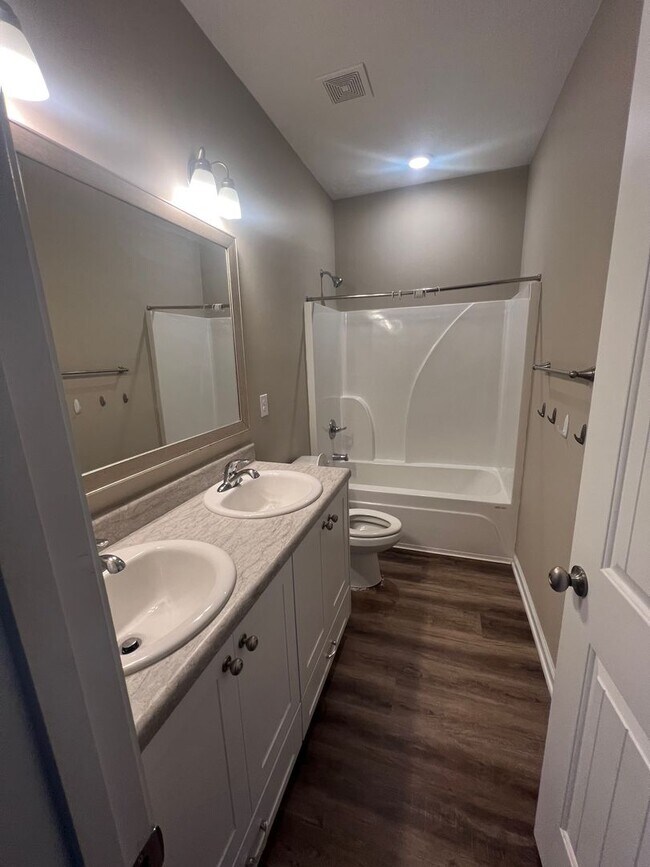 Building Photo - PRICE REDUCED! - 4 Bedroom/2 Bathroom  Home in Thomson, Georgia just off the Bypass