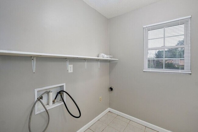 Building Photo - 2137 E Madison St