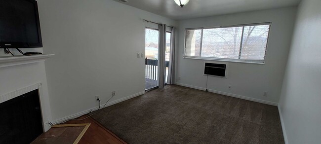 Building Photo - GET $500 OFF FIRST MONTHS RENT!