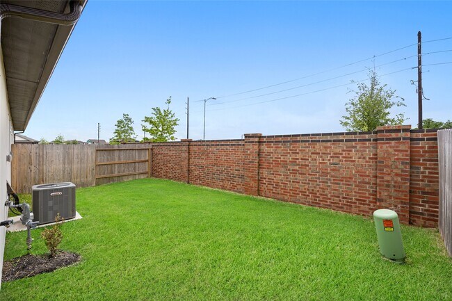 Building Photo - 2710 Bronze Vis Dr