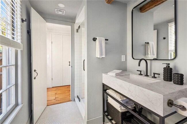 Building Photo - 108 Prospect Hill St