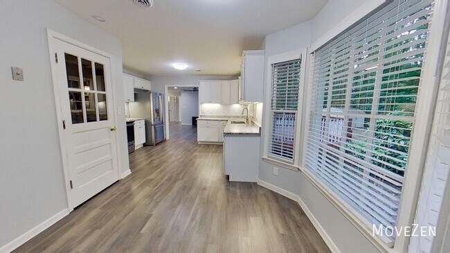 Building Photo - 303 Driftwood Dr