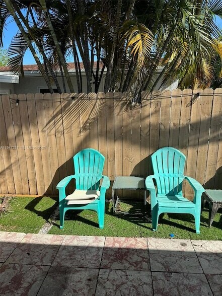 Building Photo - 1026 NE 9th Ave