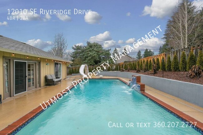 Building Photo - Beautiful 4BD home with Pool in establishe...