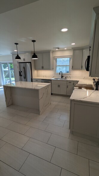 Building Photo - 1220 N Cedar Crest Blvd