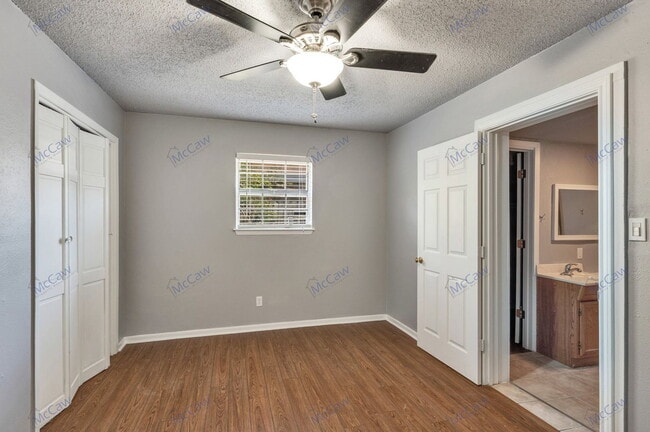 Building Photo - 5117 Bahama Dr