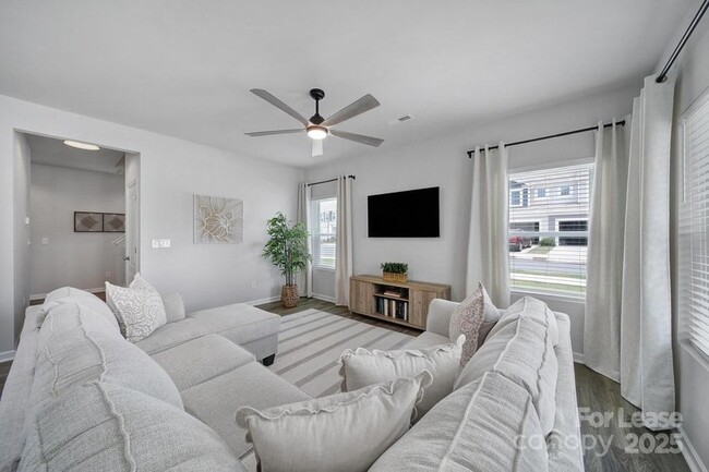 Building Photo - 517 Stephen Foster Wy