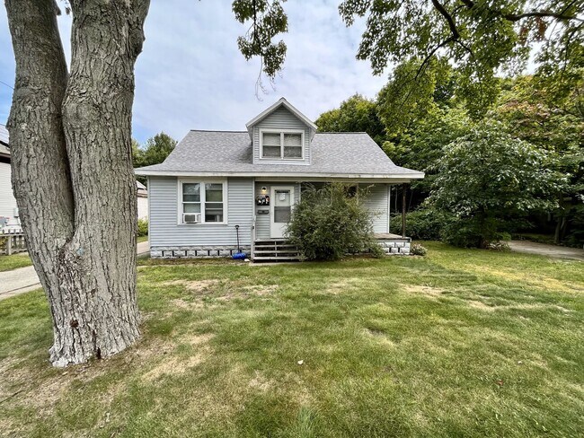 Primary Photo - 2130 Bourdon St