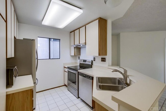 Building Photo - 9771 Mesa Springs Way