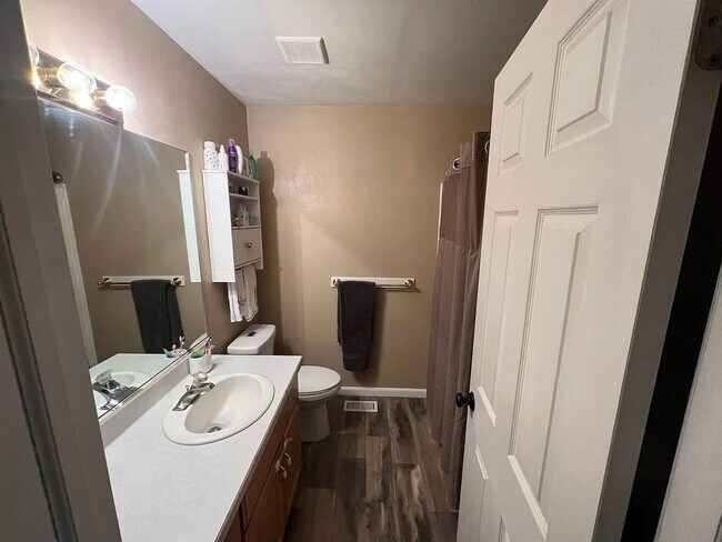 Building Photo - 2167 Cedar Hills Dr