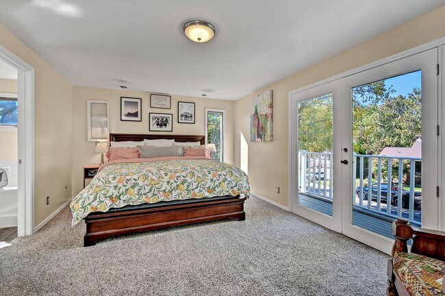 Building Photo - Cozy Hillside Boise Beauty Available 1/1/26!