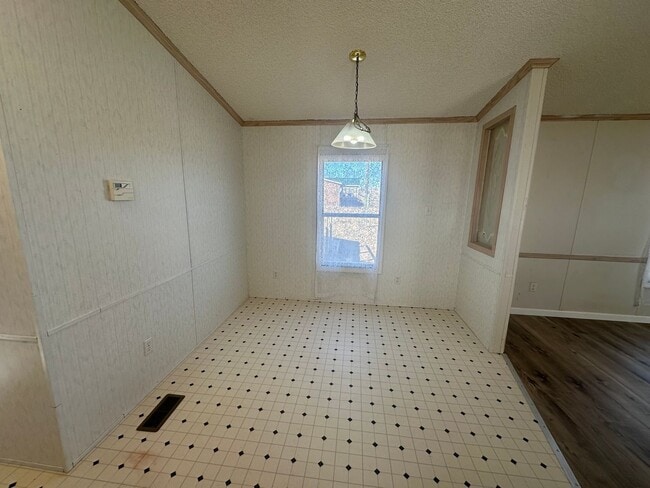 Building Photo - Horses Welcome to Single Wide on 1 Acre!