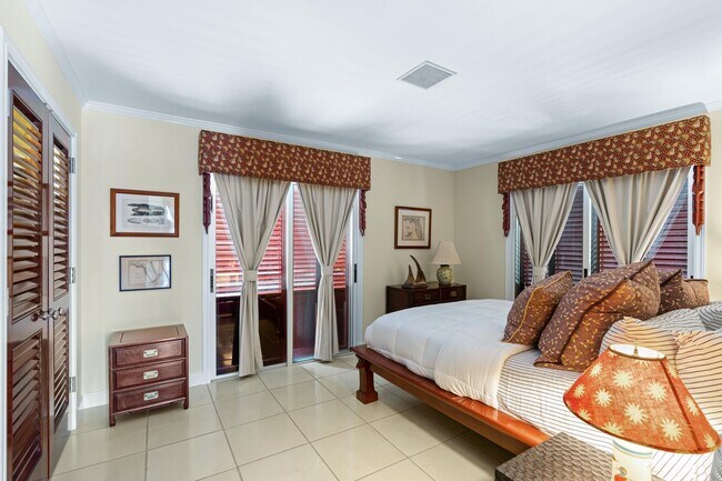 Building Photo - 7500 S Flagler Dr