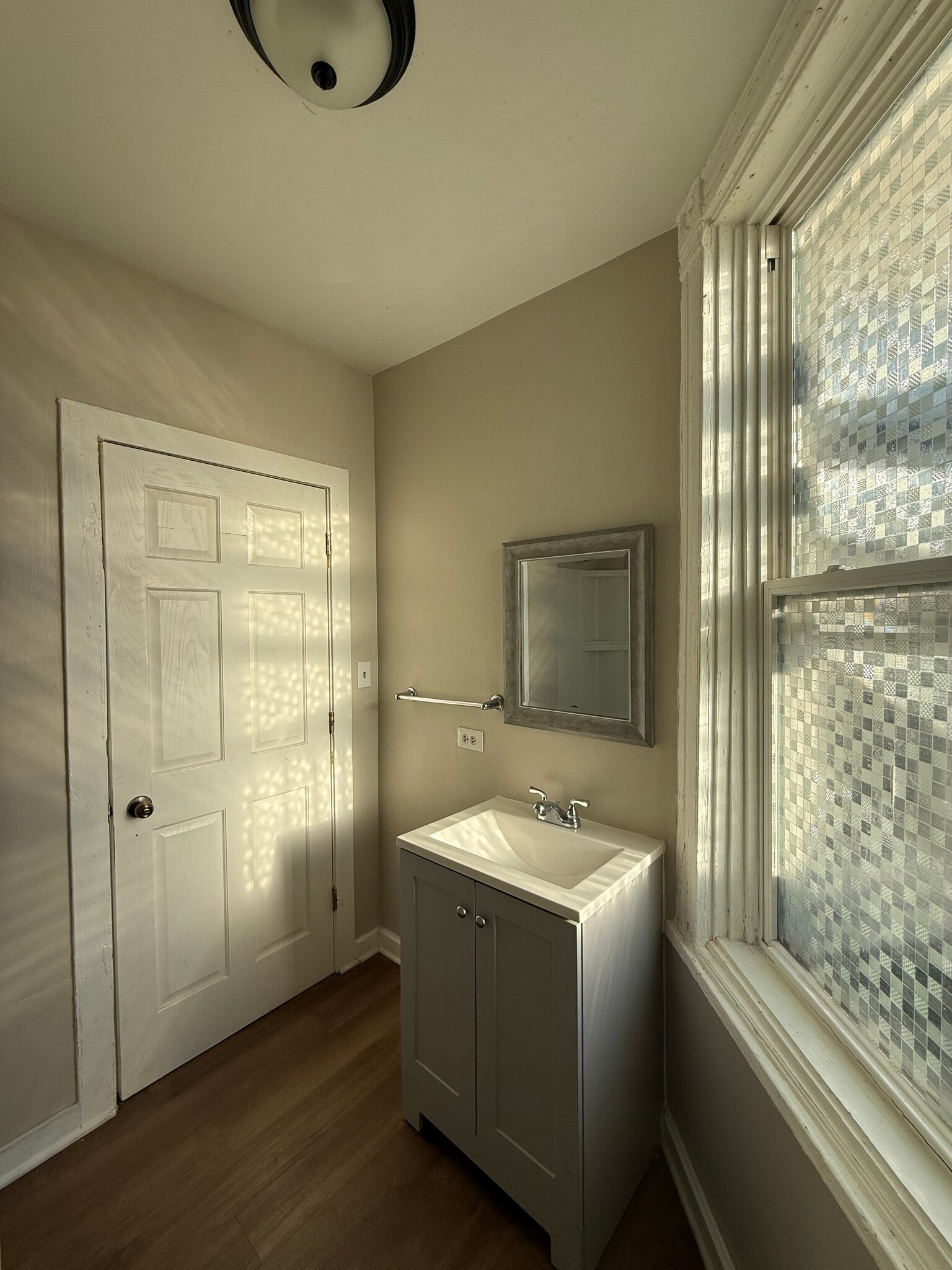 Building Photo - 1529 W 18th St