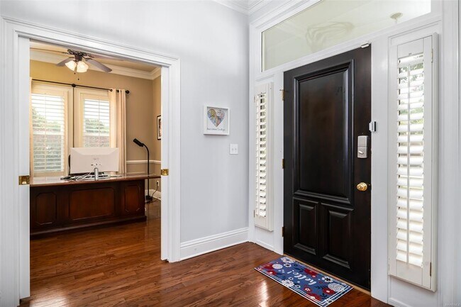 Building Photo - 8456 Marsh Pointe Dr