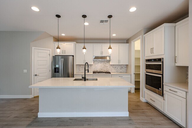 Building Photo - Move In Ready!stunning 3 bedroom, 2.5 bathroom home located in Phoenix!