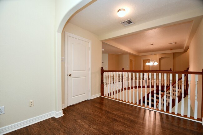 Building Photo - 5211 Holly View Dr