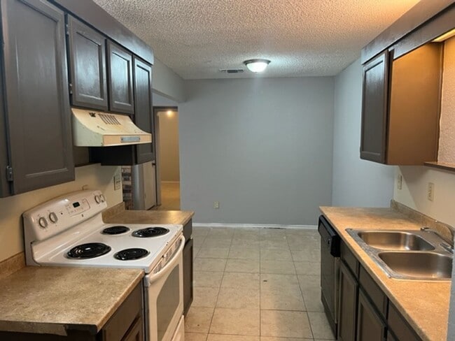 Building Photo - 1712 San Rafael St