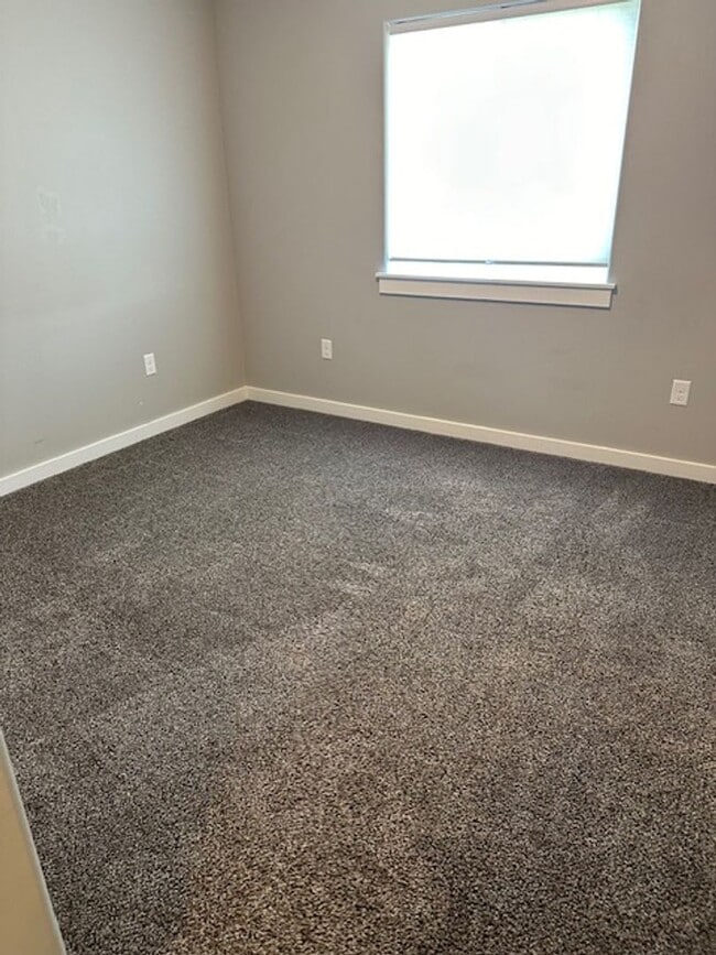 Building Photo - **Charming 3-Bedroom Home - Ready for You!**
