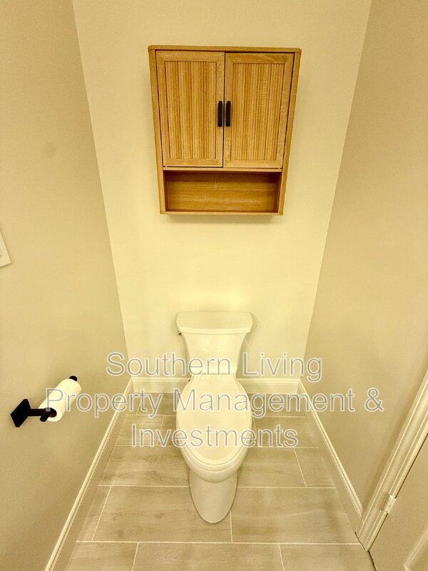 Building Photo - 8811 Roseton Ln