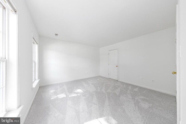 Building Photo - 2032 S Langley St