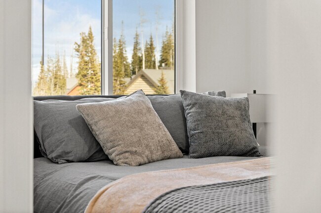 Building Photo - 220 Circle Dr