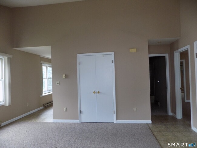 Building Photo - 34 Valley Dr