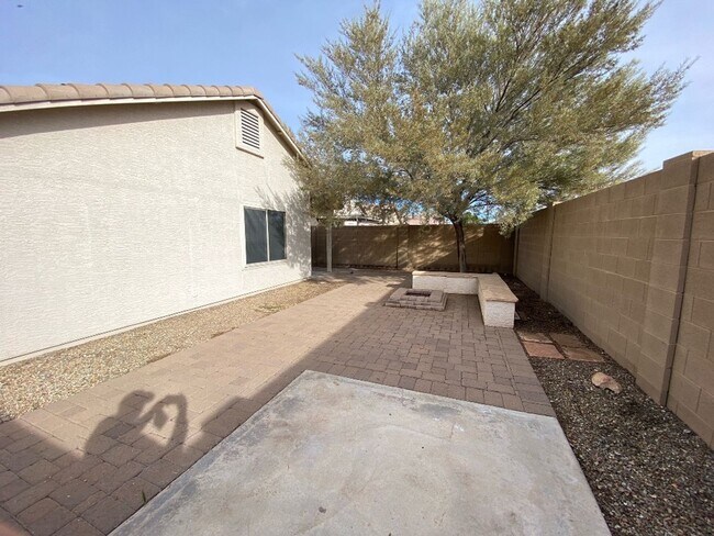 Building Photo - 11425 W Pinehollow Dr