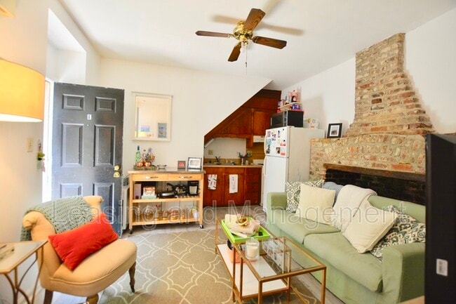 Building Photo - 24 Bee St