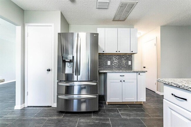 Building Photo - 3909 Spring Arbor Ct