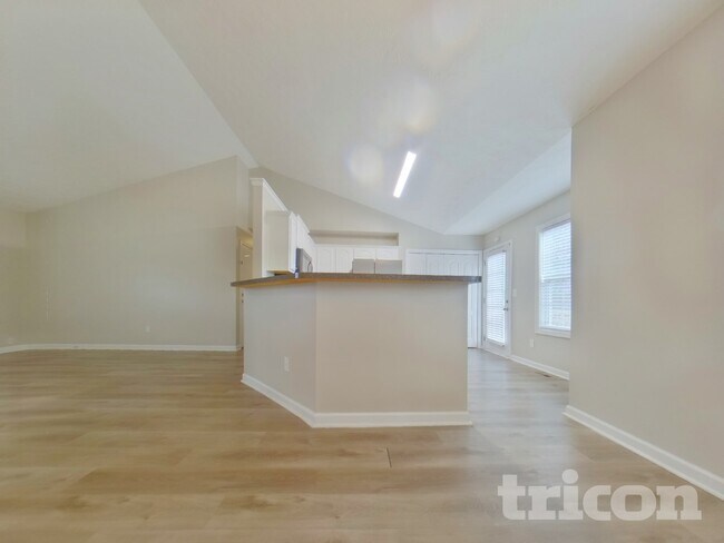 Building Photo - 581 Meadow Spring Dr