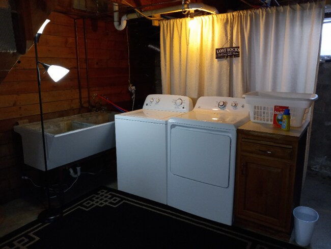 Building Photo - 2 W Pacific St