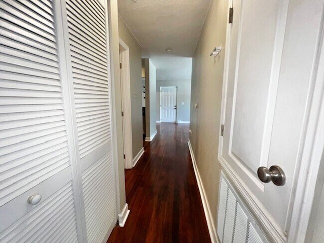 Building Photo - MOVE IN NOW!! Gated community Miriada! 1st floor 1X1.5 bath condo near pool area!!! Laminate wood...
