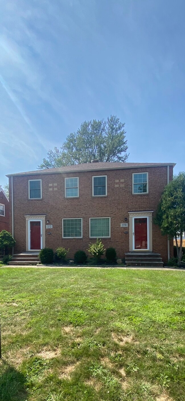 Building Photo - 270 E 200th St
