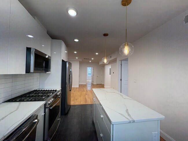 Building Photo - 223 Hancock Ave