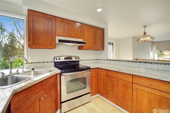 Building Photo - 3bd/2.5ba Bellevue House