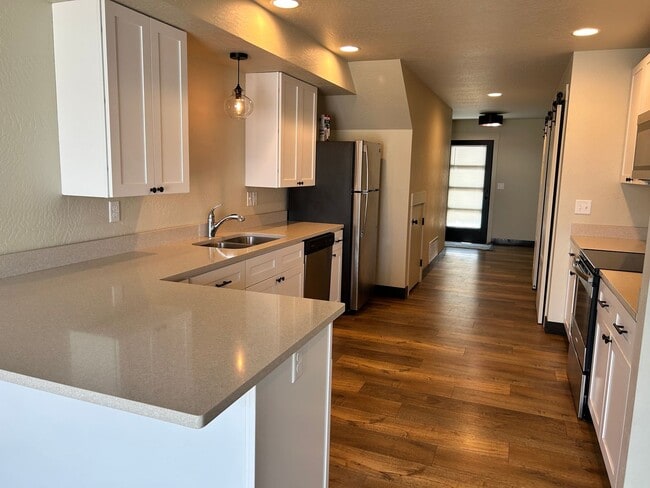 Building Photo - 3 Bed / 2.5 Bath Townhouse with Fenced Yard – Great Kalispell Location!