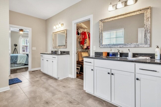 Building Photo - 5598 Ballantrae Woods Dr
