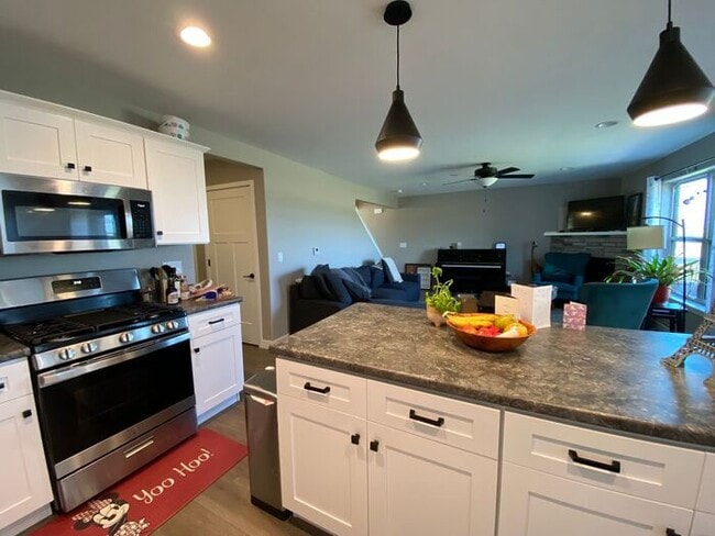 Building Photo - $2,600 | 4 Bedroom, 3.5 Bathroom House | Pets Negotiable | Available for a January 1st, 2026 Move...